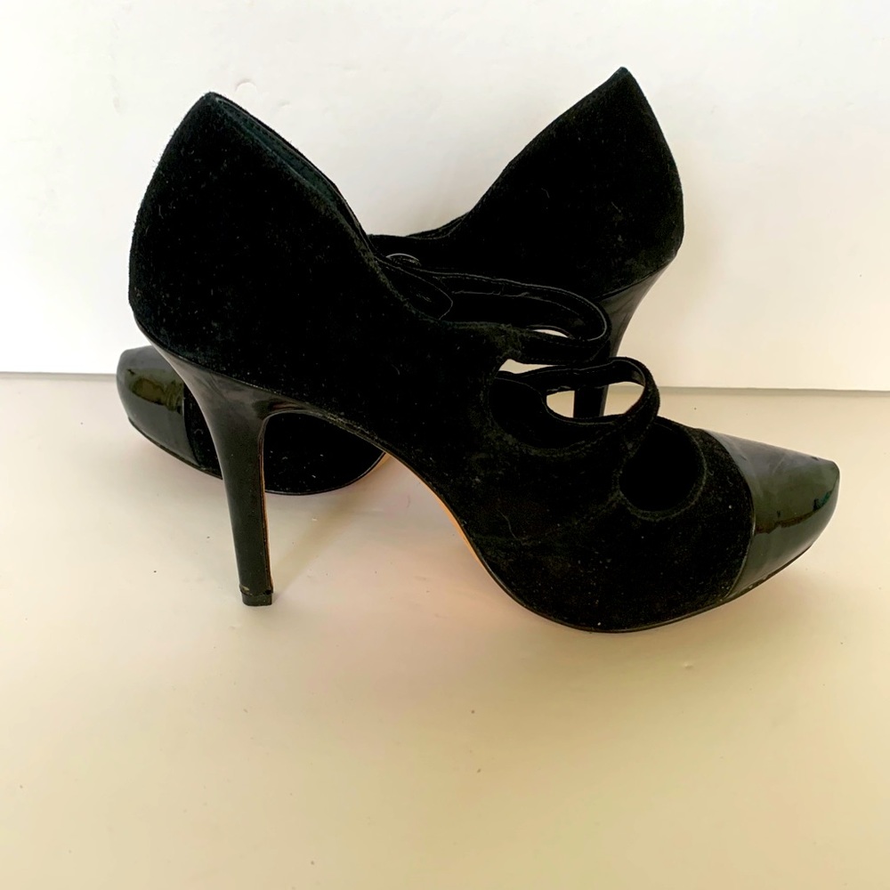 EUC White House Black Market Suede Heels Sz 7
